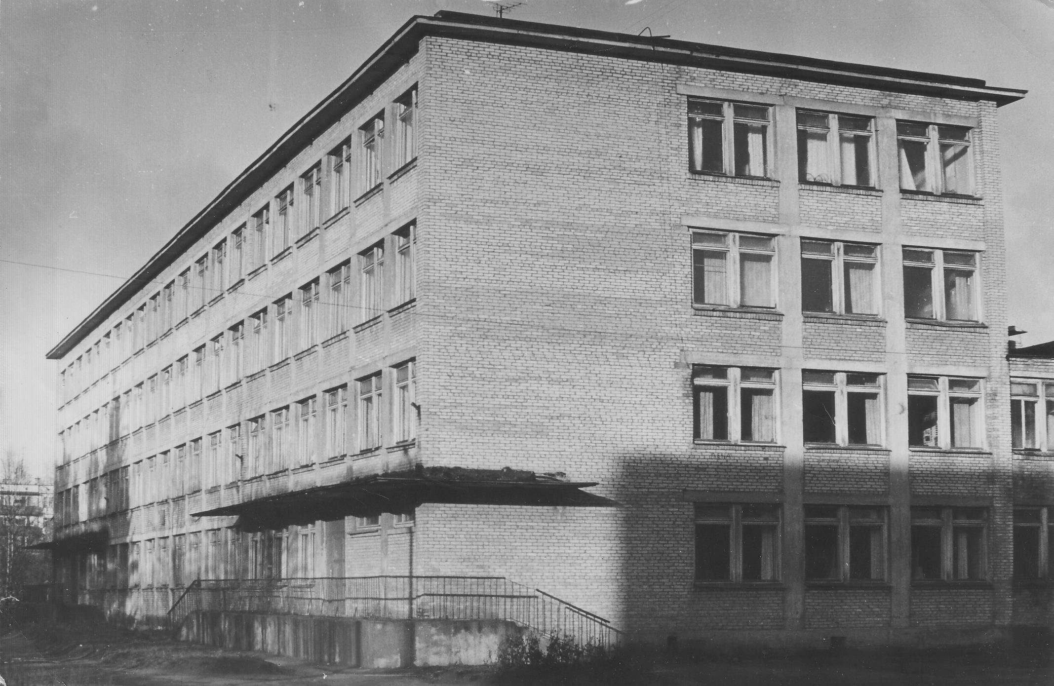 Фотография школы.